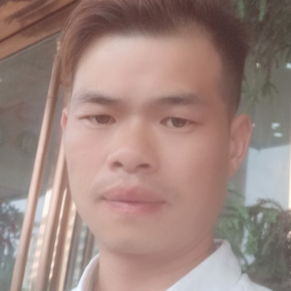 骑着鸭子闯红灯的照片