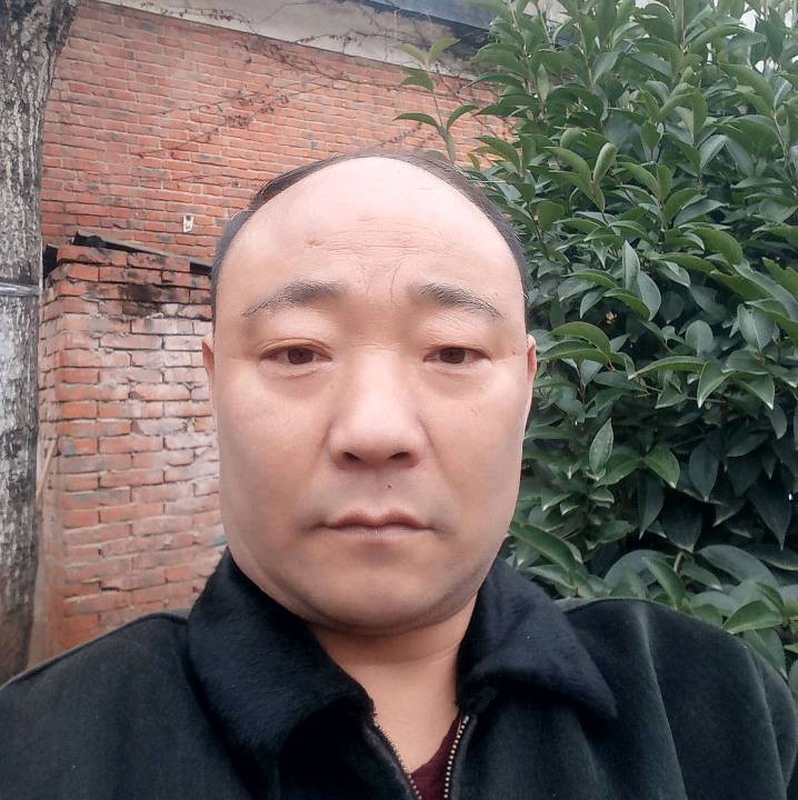 矫情停止口红的照片