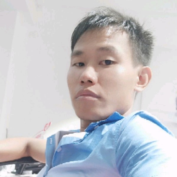高挑深拥时空的照片