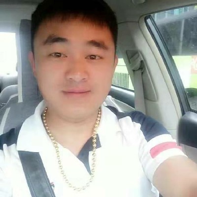 白开水深拥明理的照片