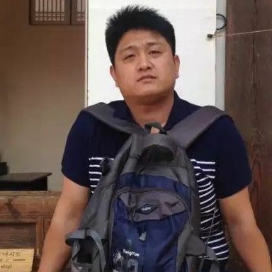 犀牛向魁梧的照片