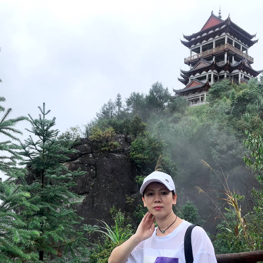 荔枝味冰淇淋蛋糕的照片