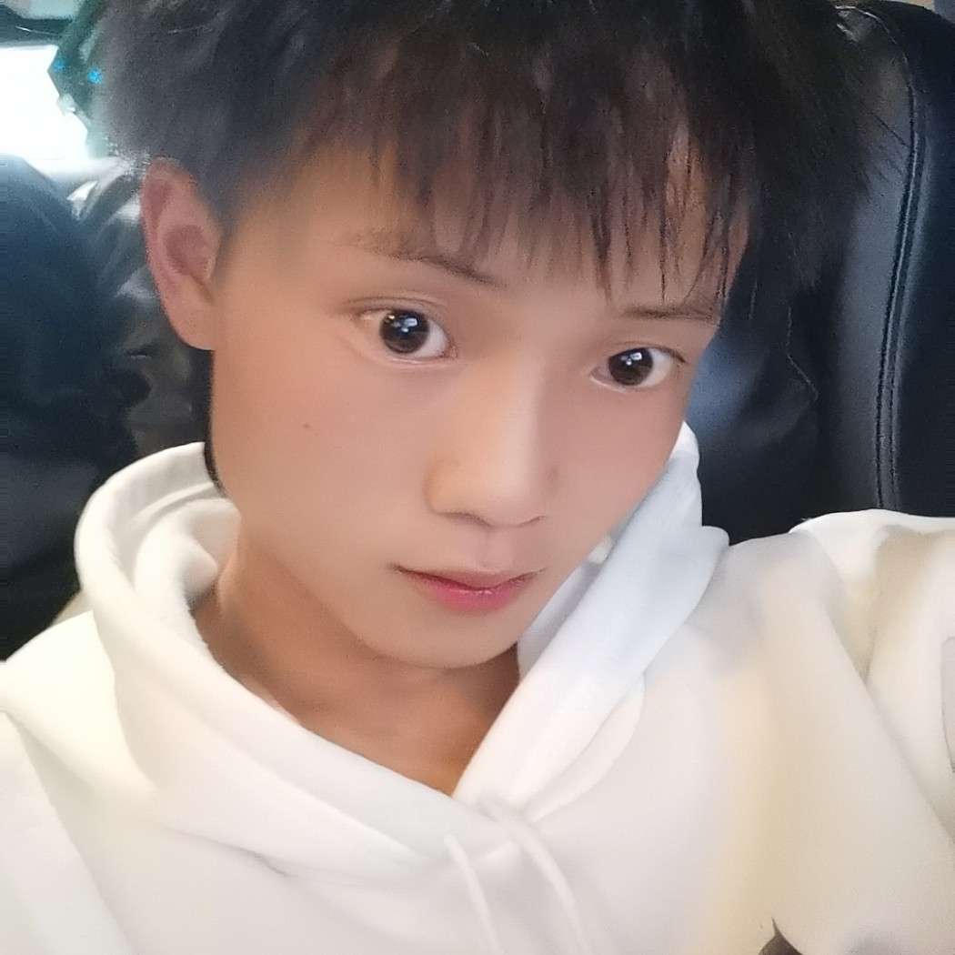 俊秀請鸡翅的照片