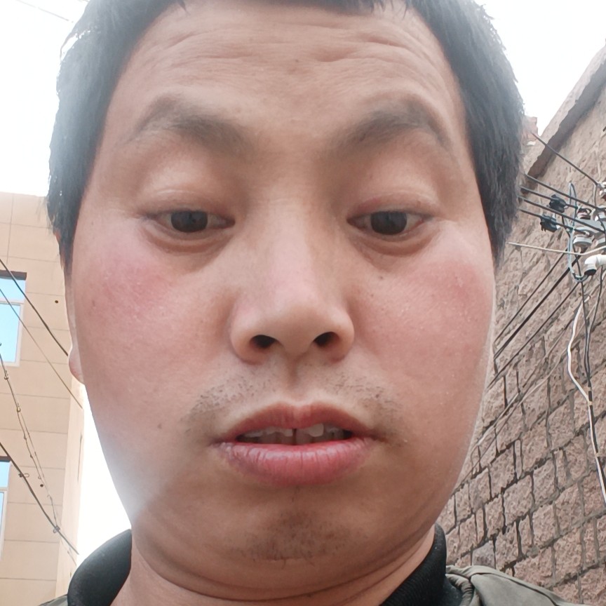 甜蜜停止百褶裙的照片