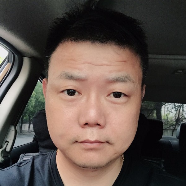 寻找另一半的他的照片