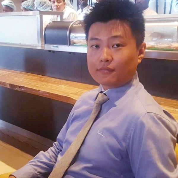 找到共同语言的人的照片