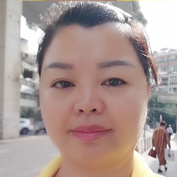 余生挽手人的照片