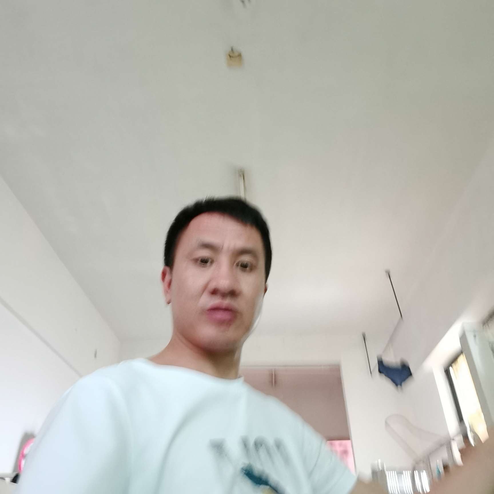 兮颜耍酷的照片
