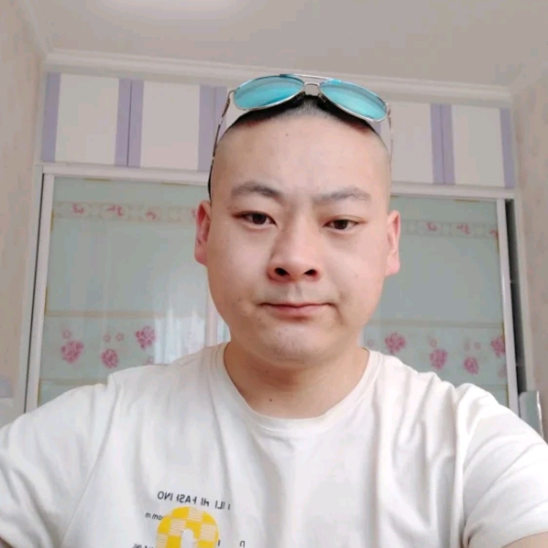 骑着哇牛追飞机的照片