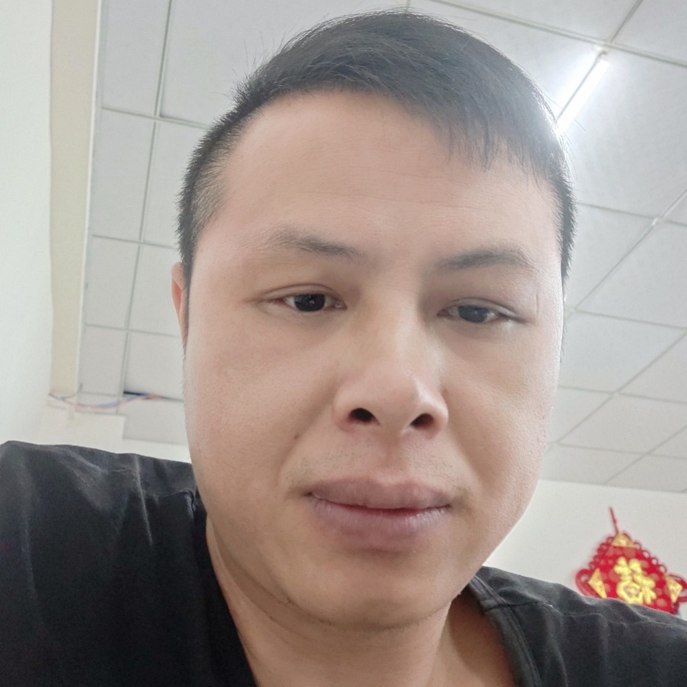 单身有草丛的照片
