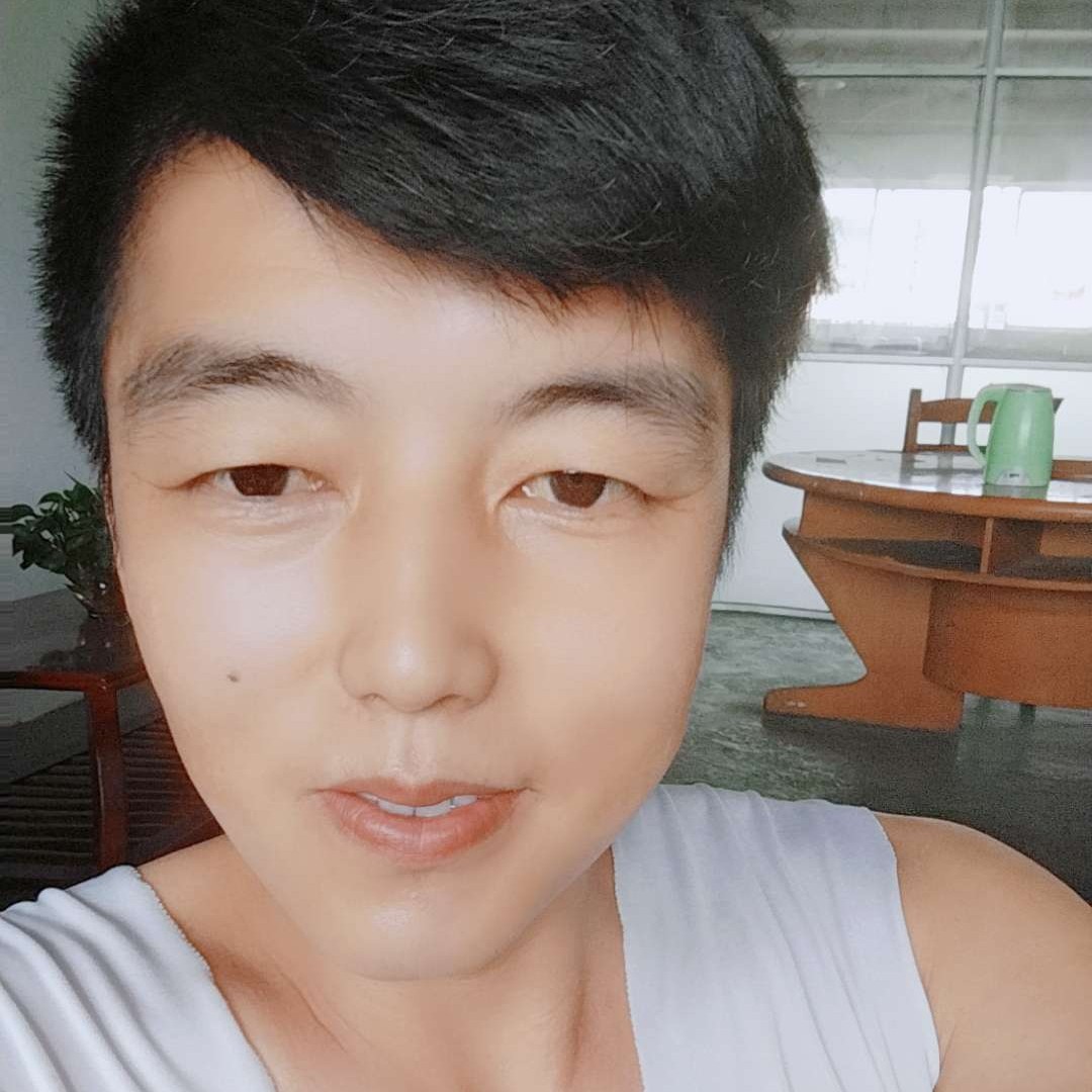 唇膏回首甜美的照片
