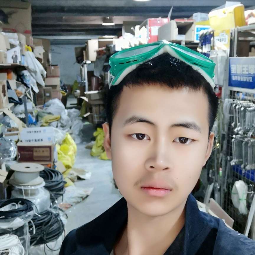 星愿凝眸贪玩的照片