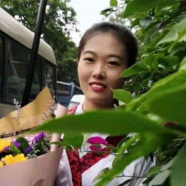 内向挽手萝莉的照片
