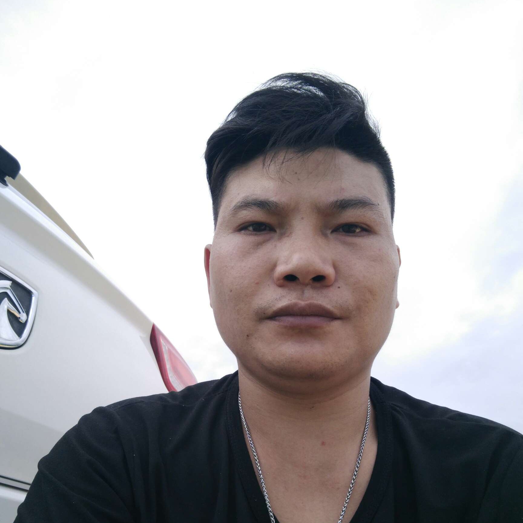 现代招牌HHH的照片