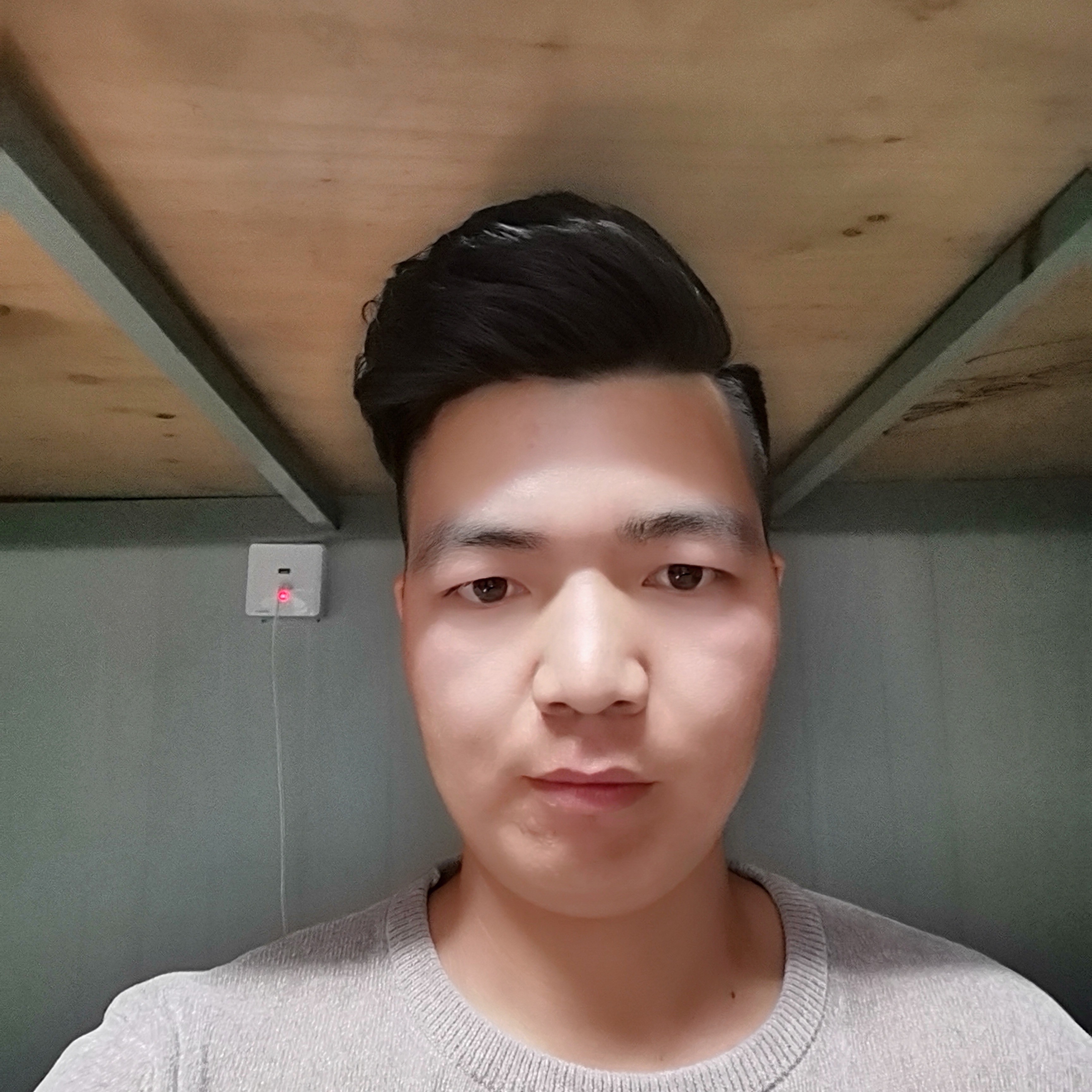 红牛打眼睛大的照片