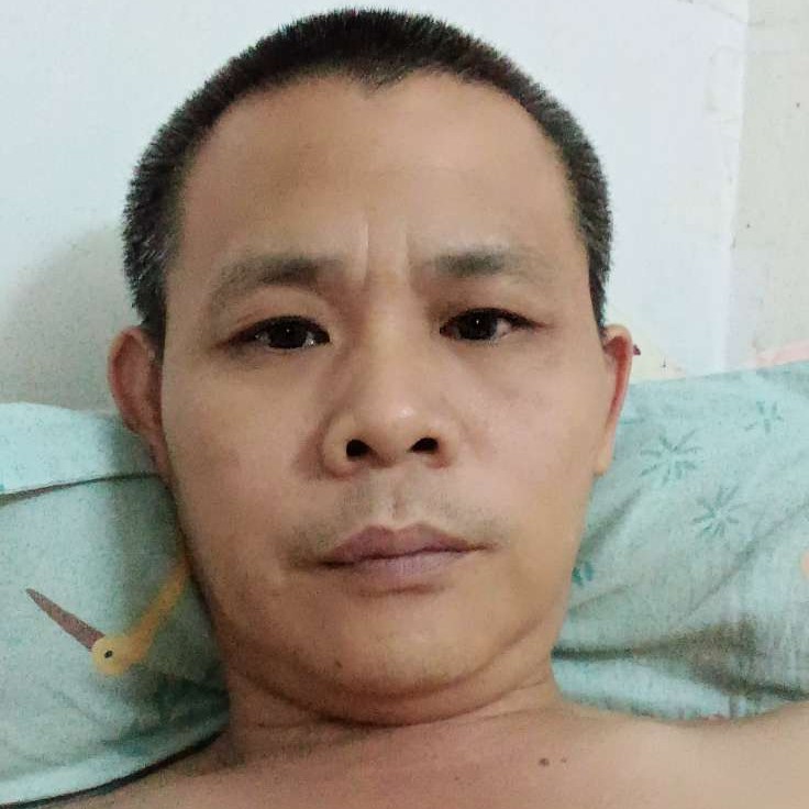 单身小女孩的父亲的照片