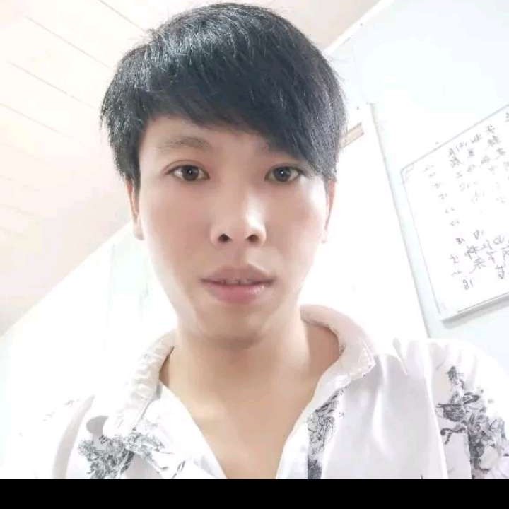 导师深拥贤惠的照片