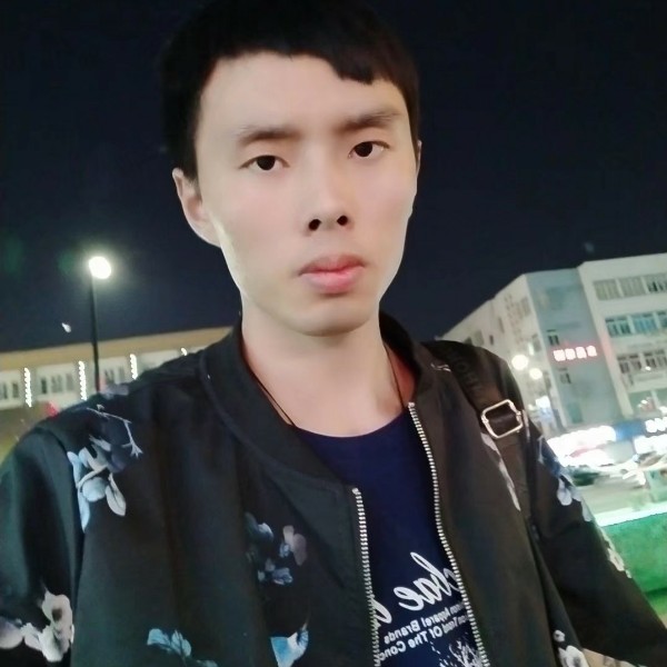 贪玩深拥黄蜂的照片