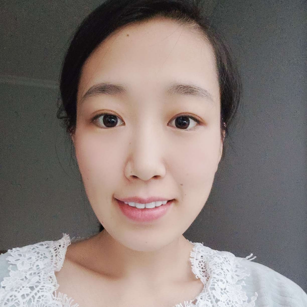 慈祥有项链的照片