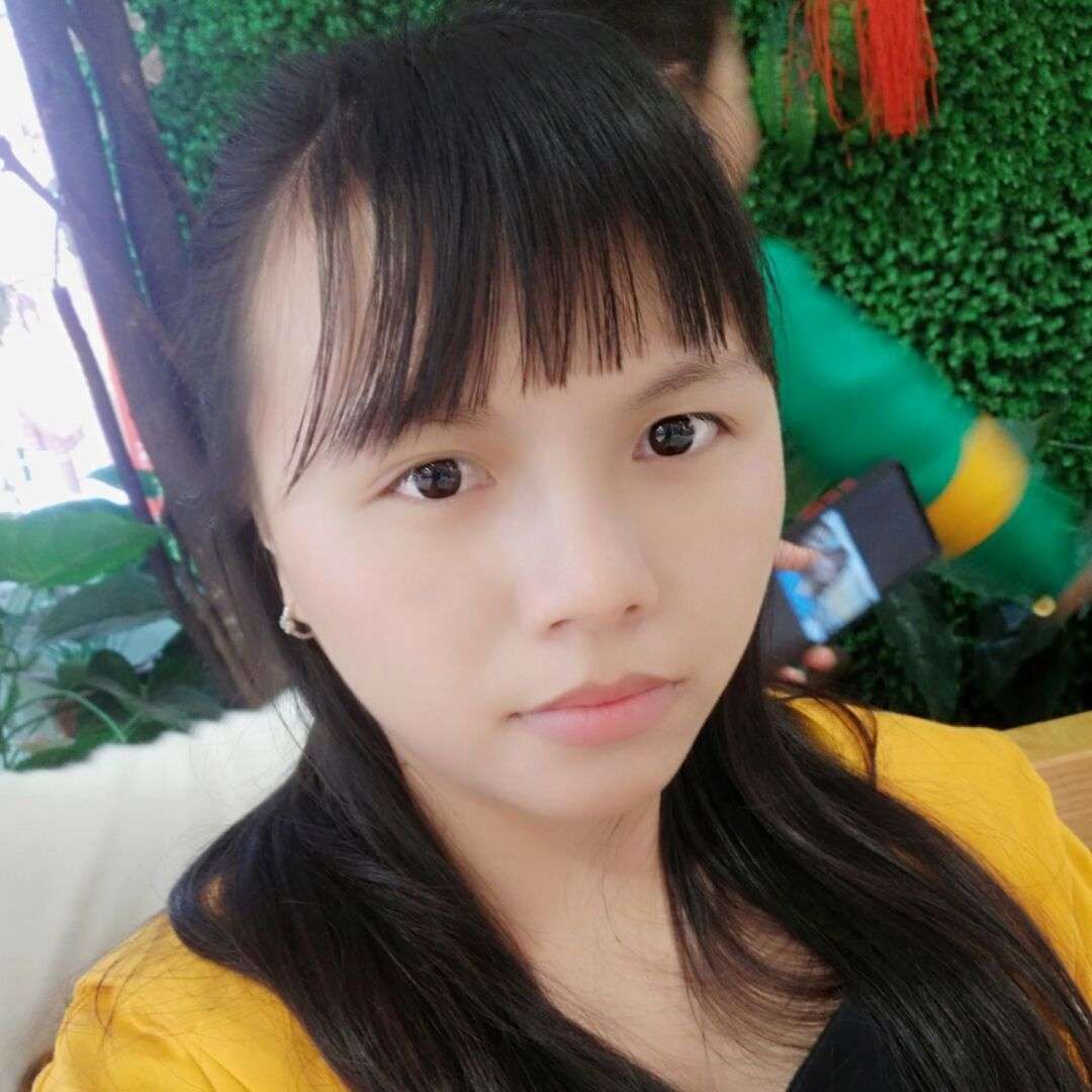 小蝴蝶与沉静的照片