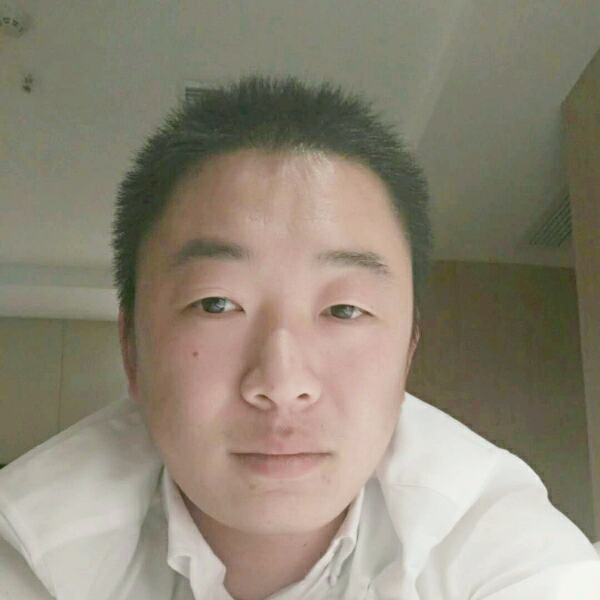 船舶靠岸的照片