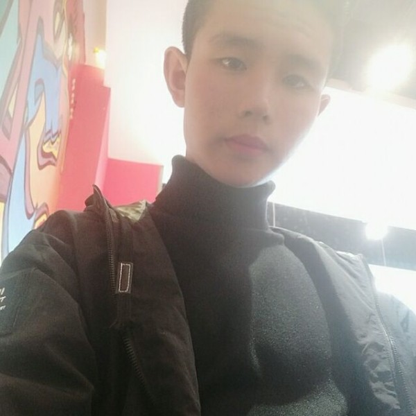 橄榄绿。，的照片