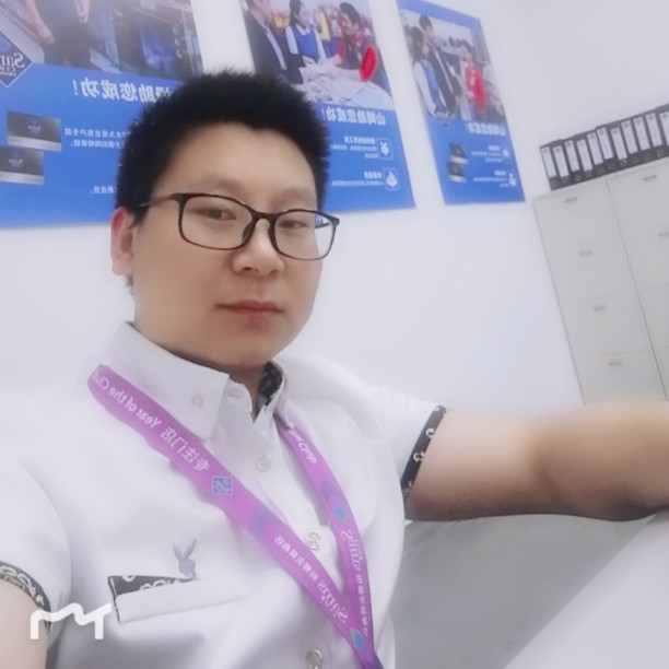 孤独寂寞相伴的照片