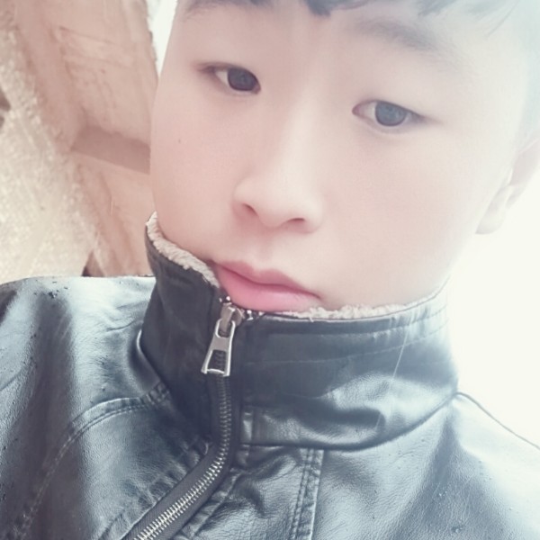 平淡泪了霓裳的照片