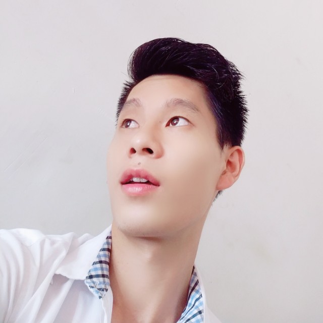 帅气等待冰淇淋的照片