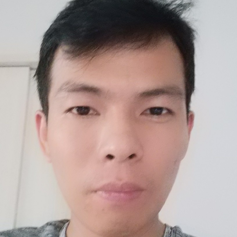 平常蹙眉草丛的照片