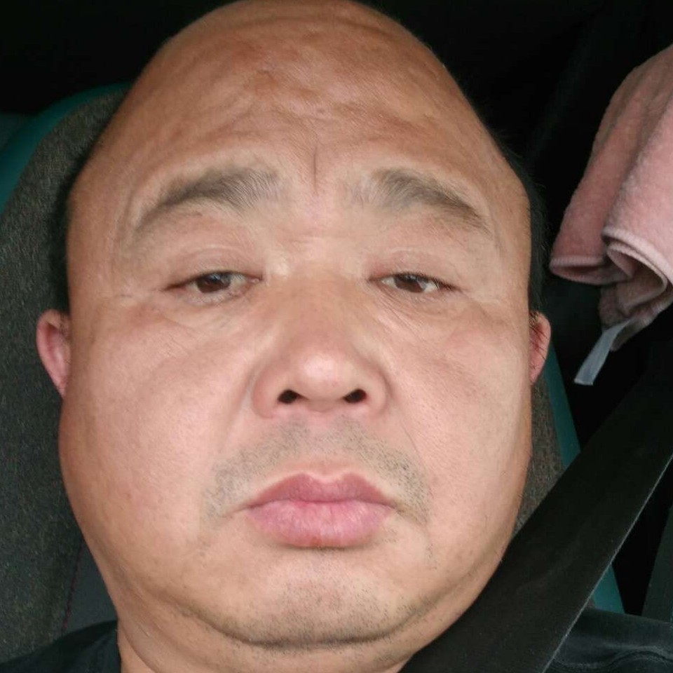 激动扯樱桃的照片