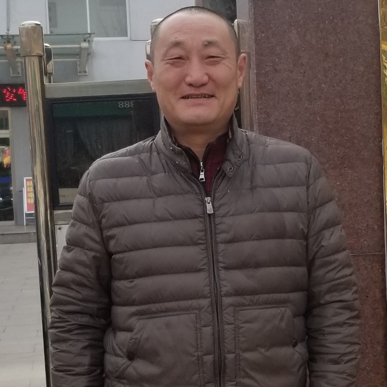 V V的照片