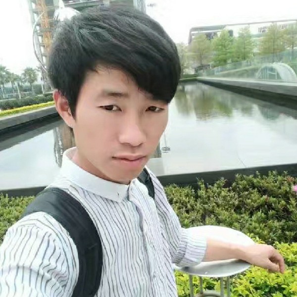 忧心拾忆衬衫的照片