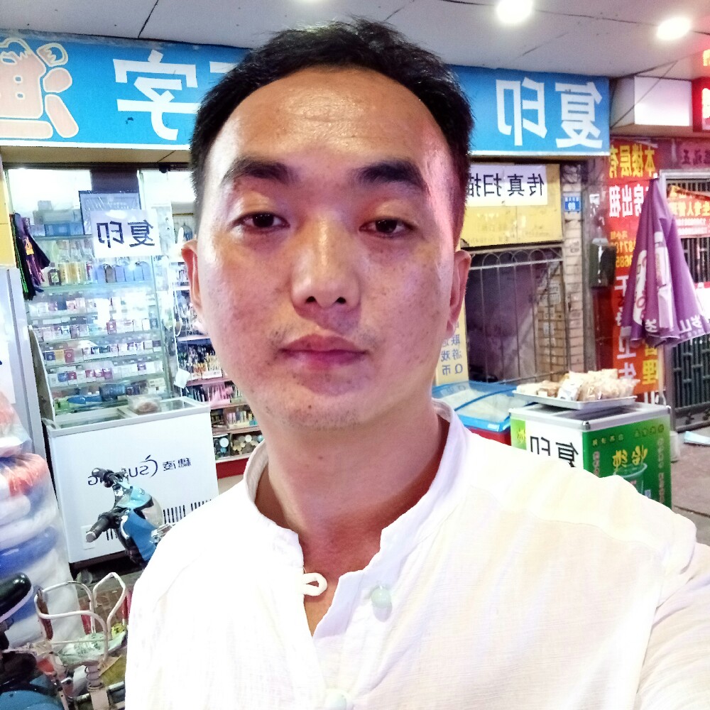 单亲爸爸锋的照片