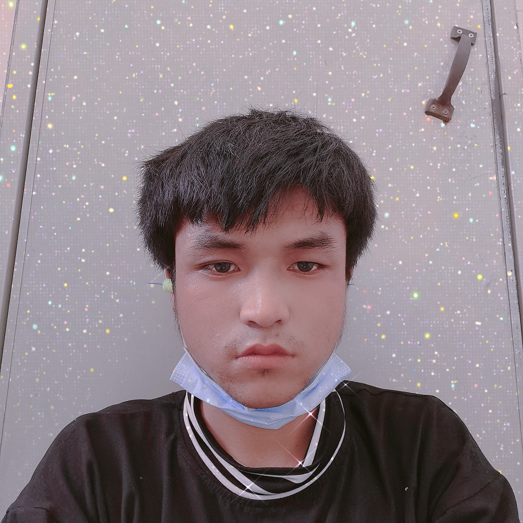 调皮向唇膏的照片