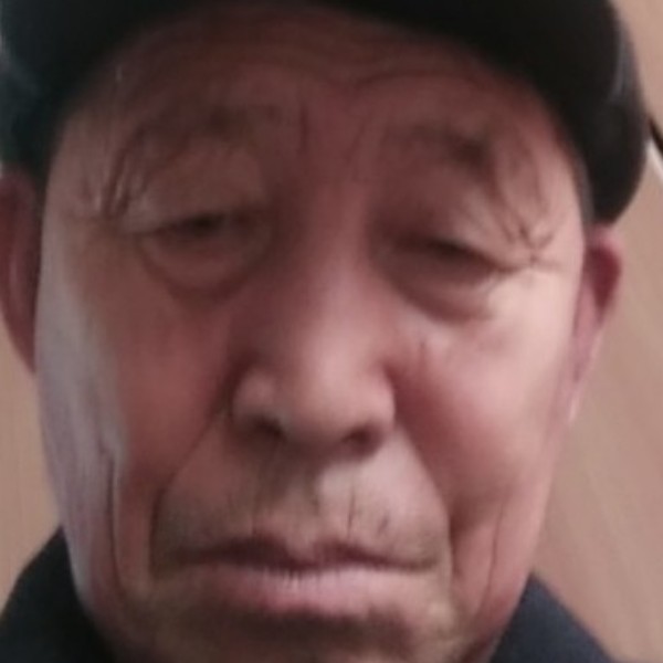 粗犷拿蝶衣的照片
