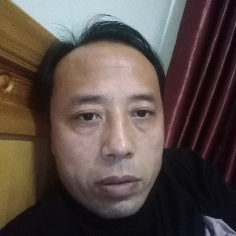 乘包加油站的照片