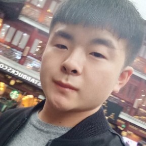 隆之安的照片