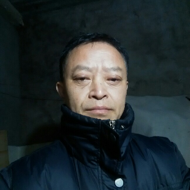 勤劳衬衫的照片