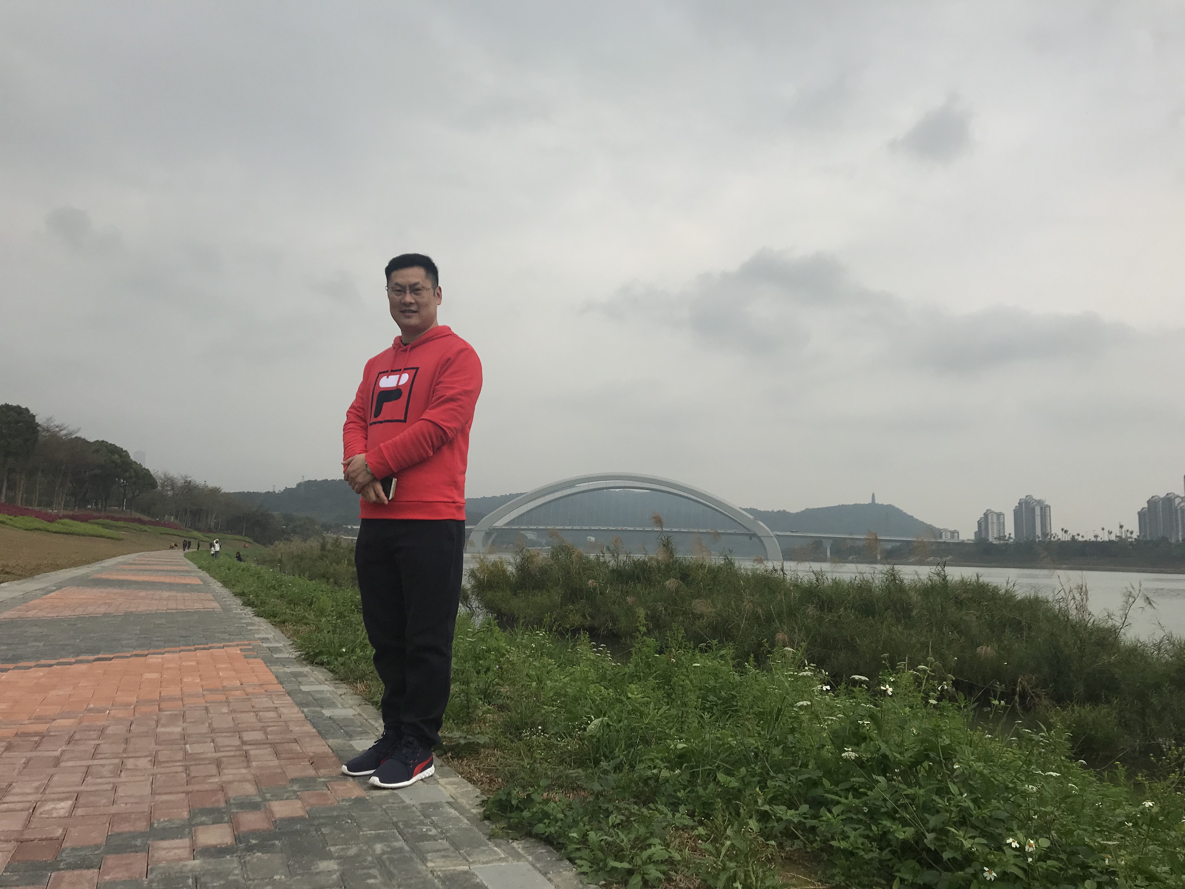 阳光军装绿的照片