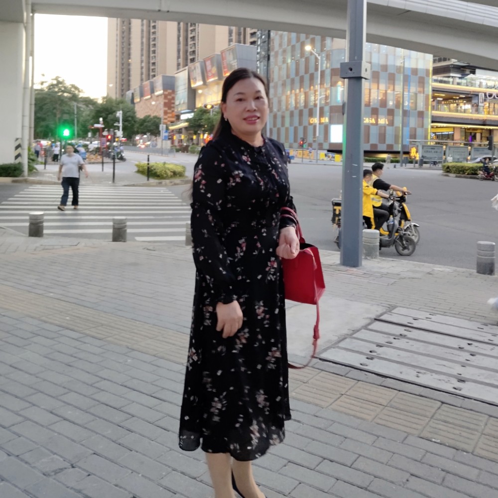 52岁离异女征婚照片(id:4143594)_广东深圳征婚交友_我主良缘网