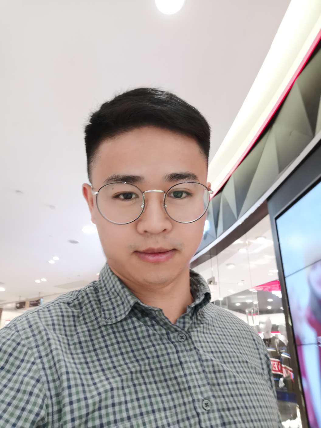 秃顶油腻大叔资料照片_广东中山征婚交友_我主良缘