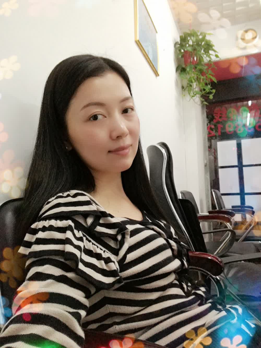 48岁离异女征婚照片(id:1173538)_广东深圳征婚交友_我主良缘网