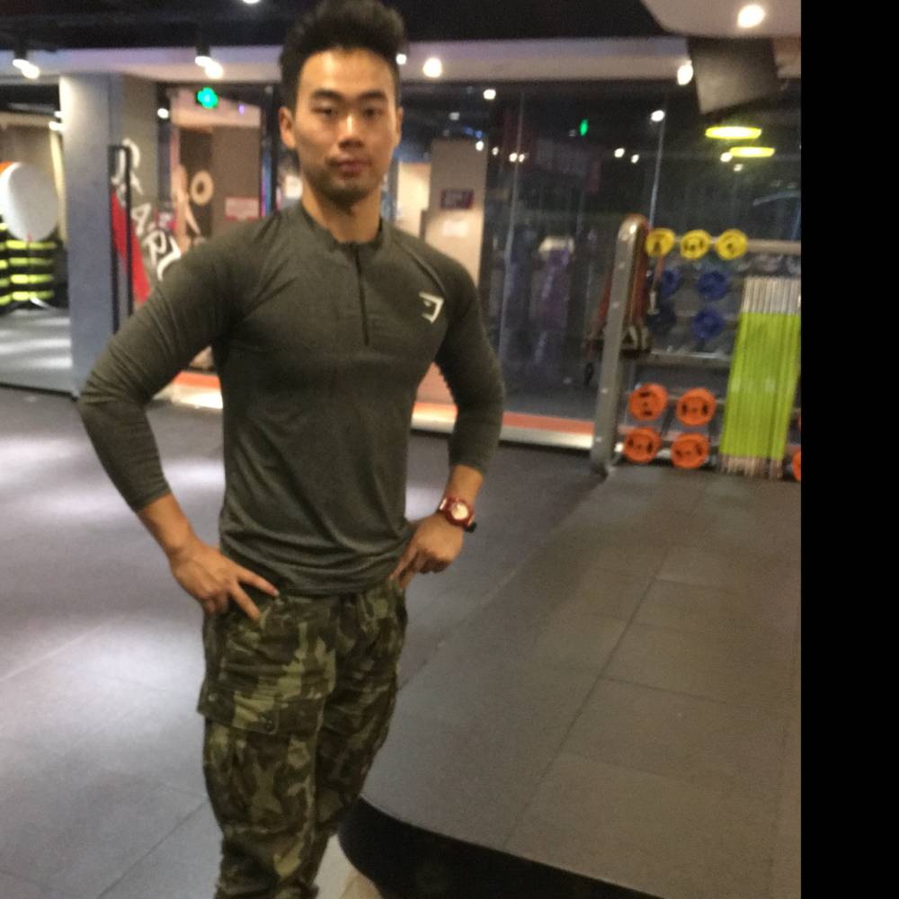 狗 身高:184cm 血型:回头告诉你 职业:体育工作者 收入:10000-20000