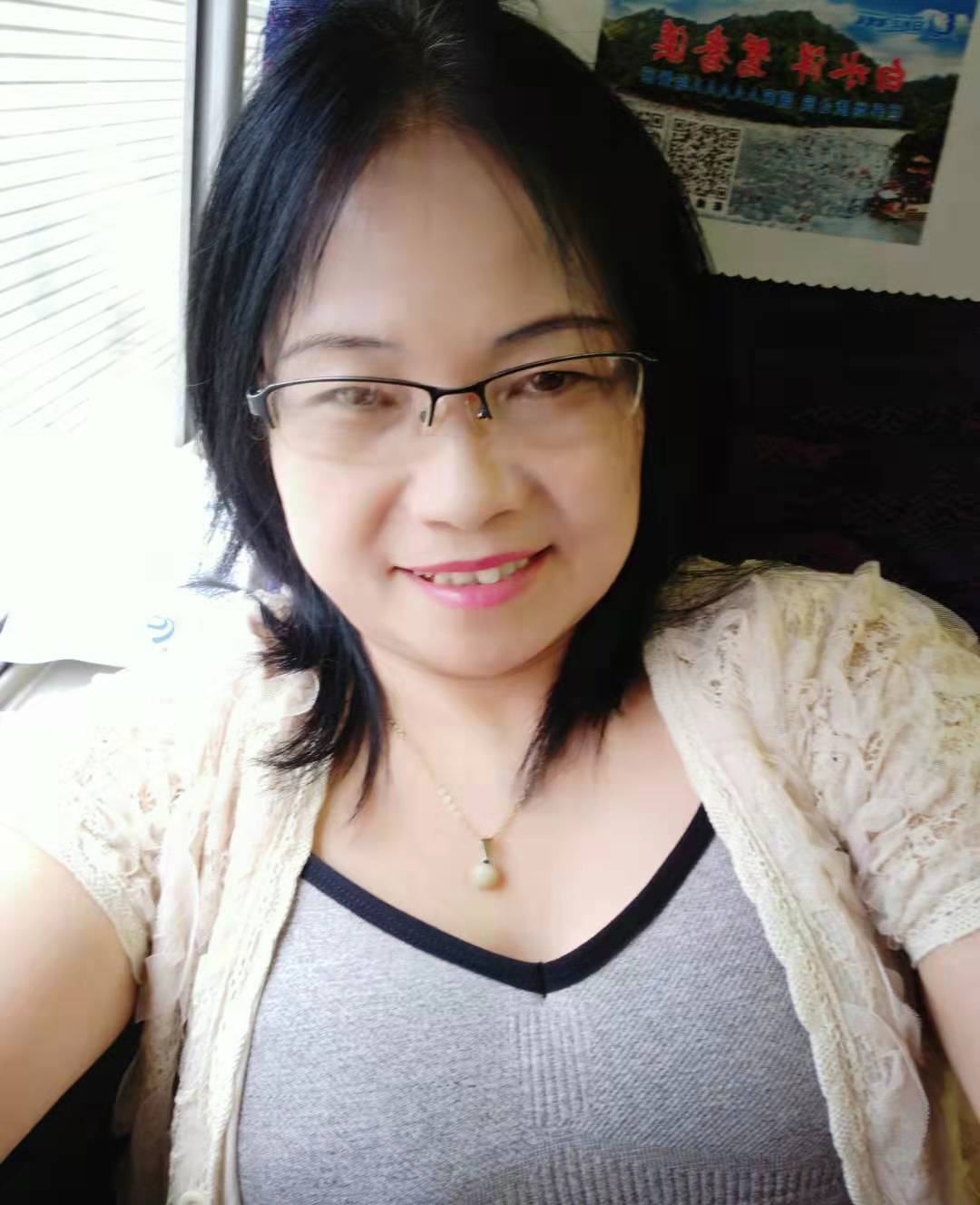 56岁离异女征婚照片(id:2018646)_广东深圳征婚交友_我主良缘网