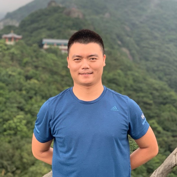 爱玩的叔叔照片