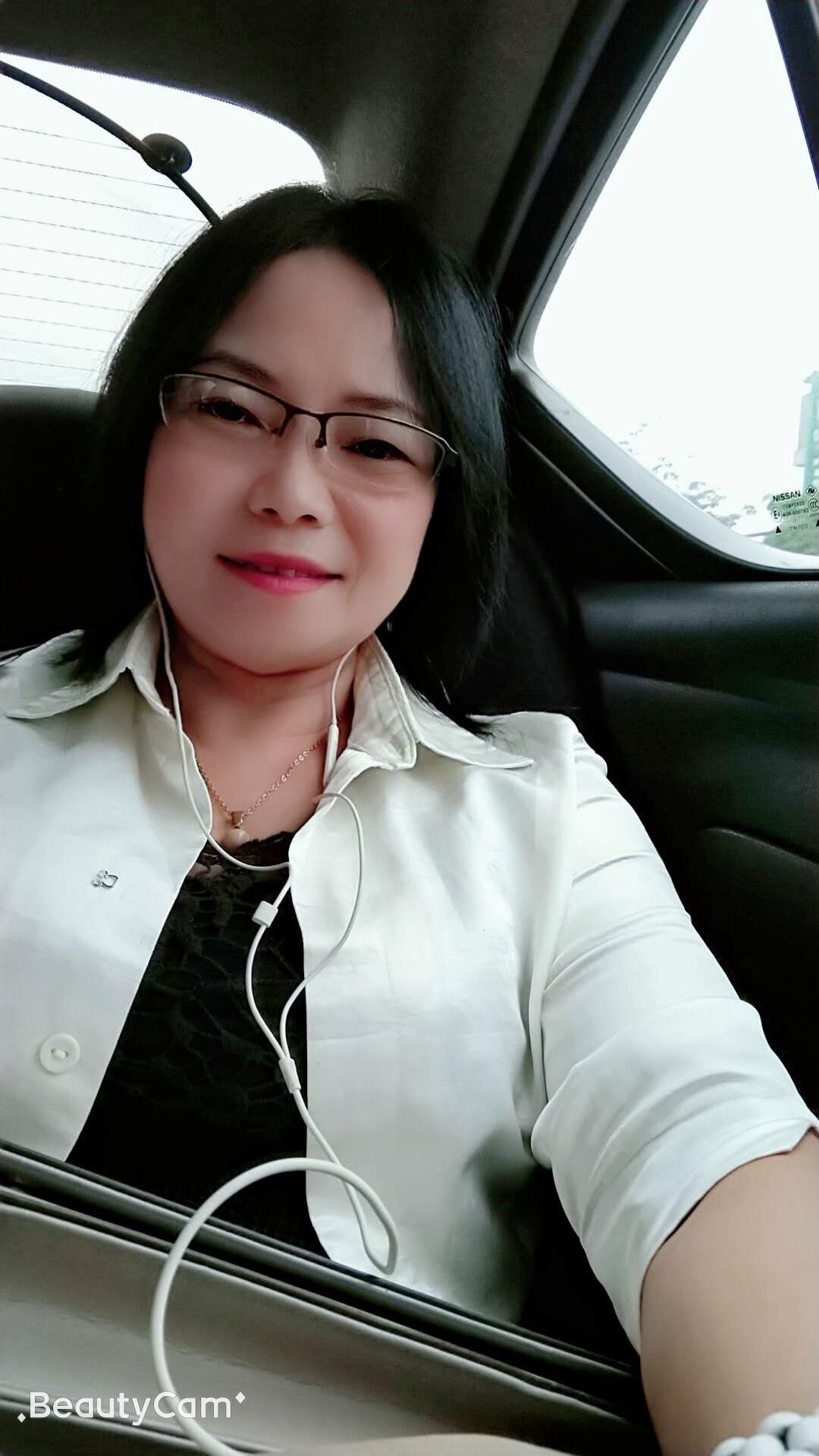 56岁离异女征婚照片(id:2018646)_广东深圳征婚交友_我主良缘网