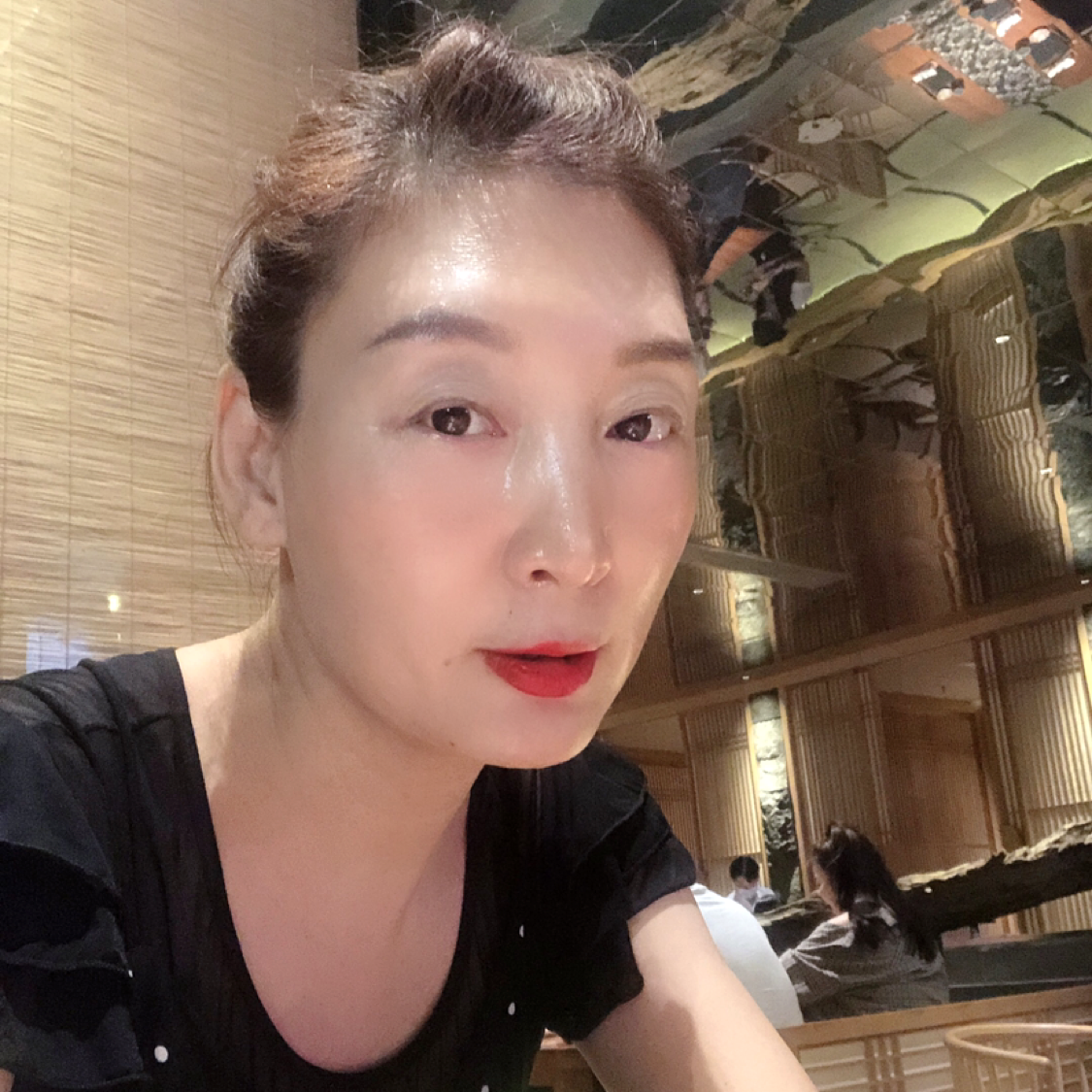 漫步故事 0 47岁 女 未婚168cm大专  最近一次登录:01-31 17:07  70后