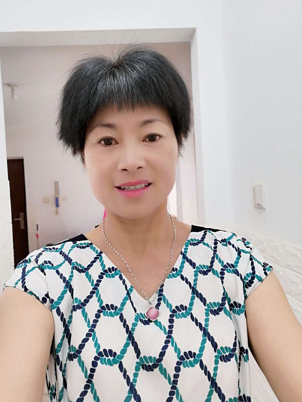 50岁离异女征婚照片(id:2458082)_北京北京征婚交友_我主良缘网