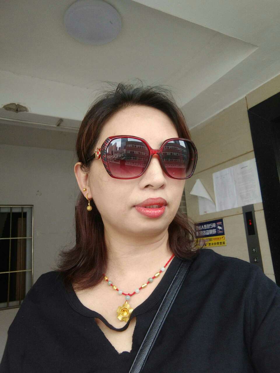 51岁离异女征婚照片(id:2889328)_广东深圳征婚交友_我主良缘网